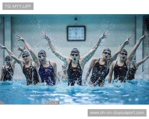 花样游泳项目加强同步性训练，动作衔接更为流畅