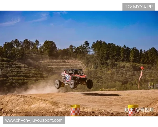 野外赛道突发天气，赛事组委会果断调整路线，野外赛车场地
